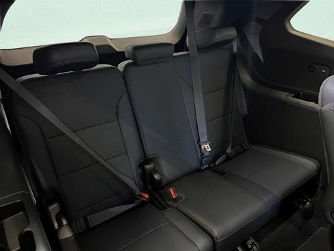 Used 2025 Buick Enclave Preferred image 9