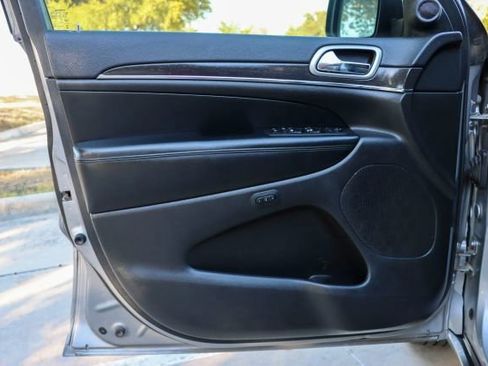 Used 2018 Jeep Grand Cherokee Limited image 12