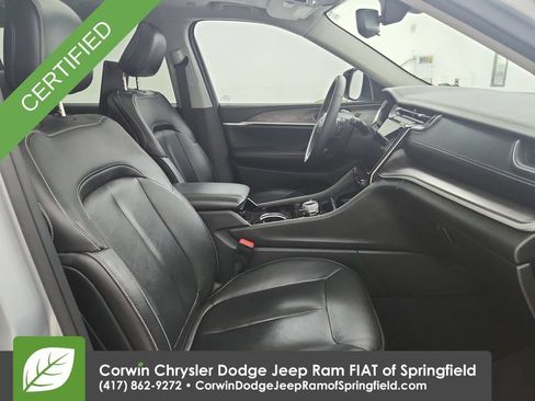 Used 2023 Jeep Grand Cherokee L Limited w/ Black Appearance Package AWD/4WD image 35
