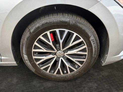 Used 2021 Volkswagen Jetta SE FWD image 38