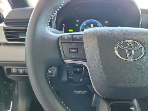 Used 2025 Toyota Camry SE image 17