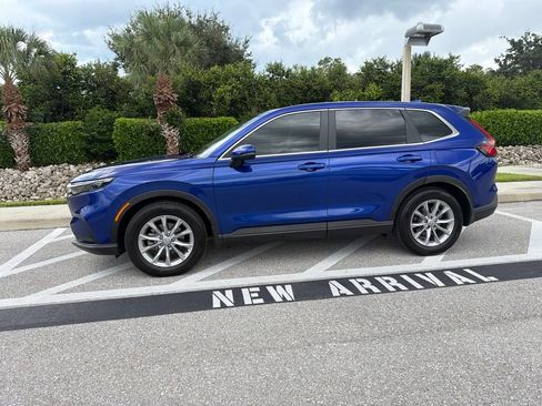 Used 2023 Honda CR-V EX image 2