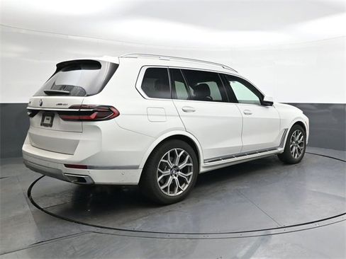 Used 2025 BMW X7 xDrive40i image 4