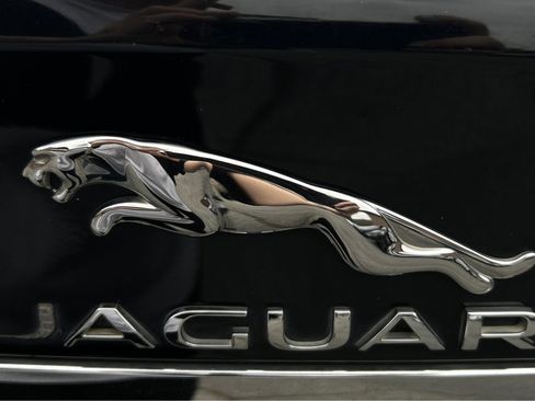 Used 2016 Jaguar XF Premium image 45