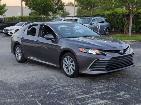 Used 2023 Toyota Camry LE image 3
