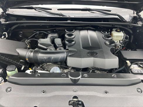 Used 2018 Toyota 4Runner Limited AWD/4WD image 13