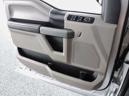 Used 2015 Ford F150 XLT image 21