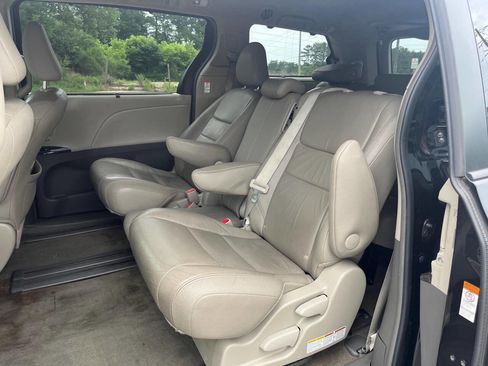 Used 2016 Toyota Sienna XLE FWD image 19
