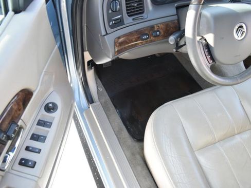 Used 2011 Mercury Grand Marquis LS image 27
