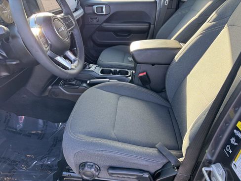 Certified 2025 Jeep Wrangler Sahara w/ Safety Group AWD/4WD image 12