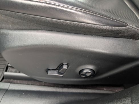 Used 2019 Jeep Cherokee Limited image 13