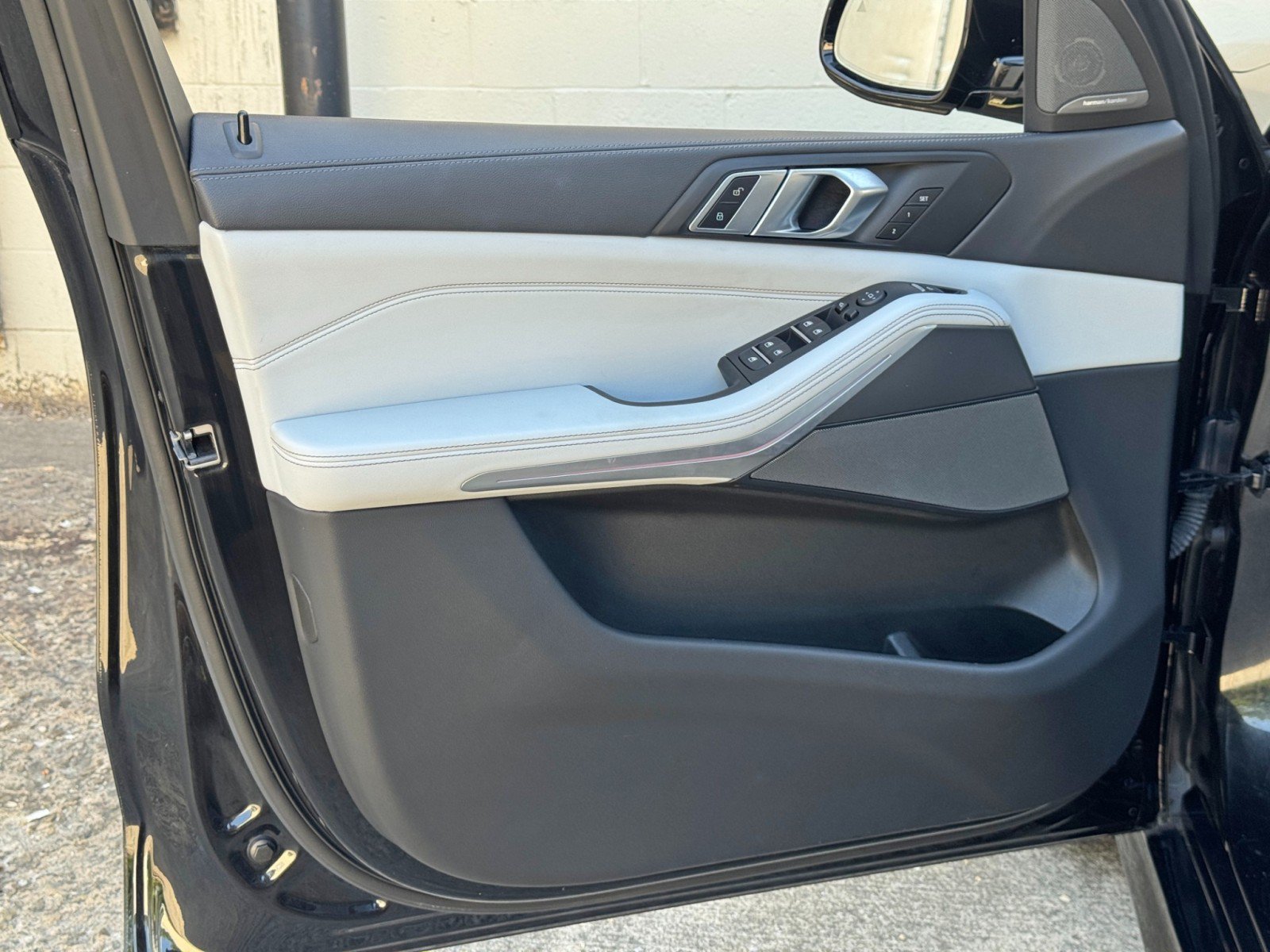 Used 2023 BMW X5 sDrive40i w/ M Sport Package RWD image 49