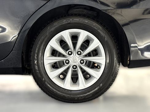 Used 2016 Toyota Camry LE image 11