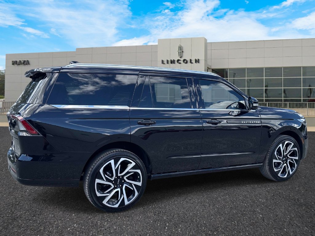 New 2027 Lincoln Navigator Black Label AWD/4WD image 3