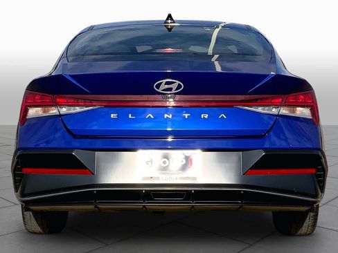 Used 2025 Hyundai Elantra SEL FWD image 5