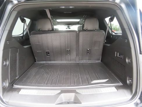 Used 2021 Chevrolet Suburban High Country w/ Premium Package AWD/4WD image 32