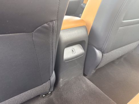 Used 2025 Nissan Sentra SV w/ SV Premium Package FWD image 30