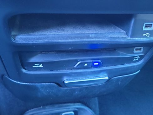 Used 2019 Chrysler Pacifica Limited w/ Advanced Safetytec Group image 18