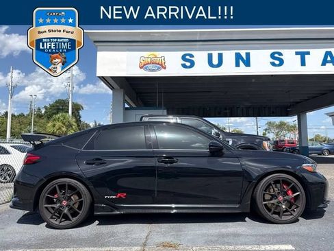 Used 2025 Honda Civic Type R image 1
