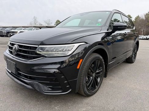 Used 2022 Volkswagen Tiguan SE R-Line image 1