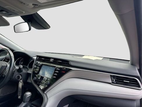 Used 2019 Toyota Camry SE image 17