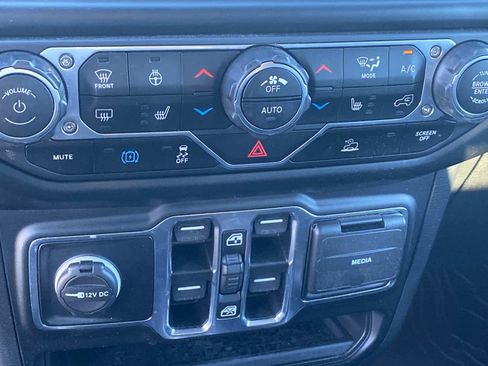 Used 2022 Jeep Wrangler Unlimited Sahara w/ Cold Weather Group image 15