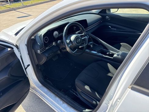 Used 2023 Hyundai Elantra SEL w/ Convenience Package image 20