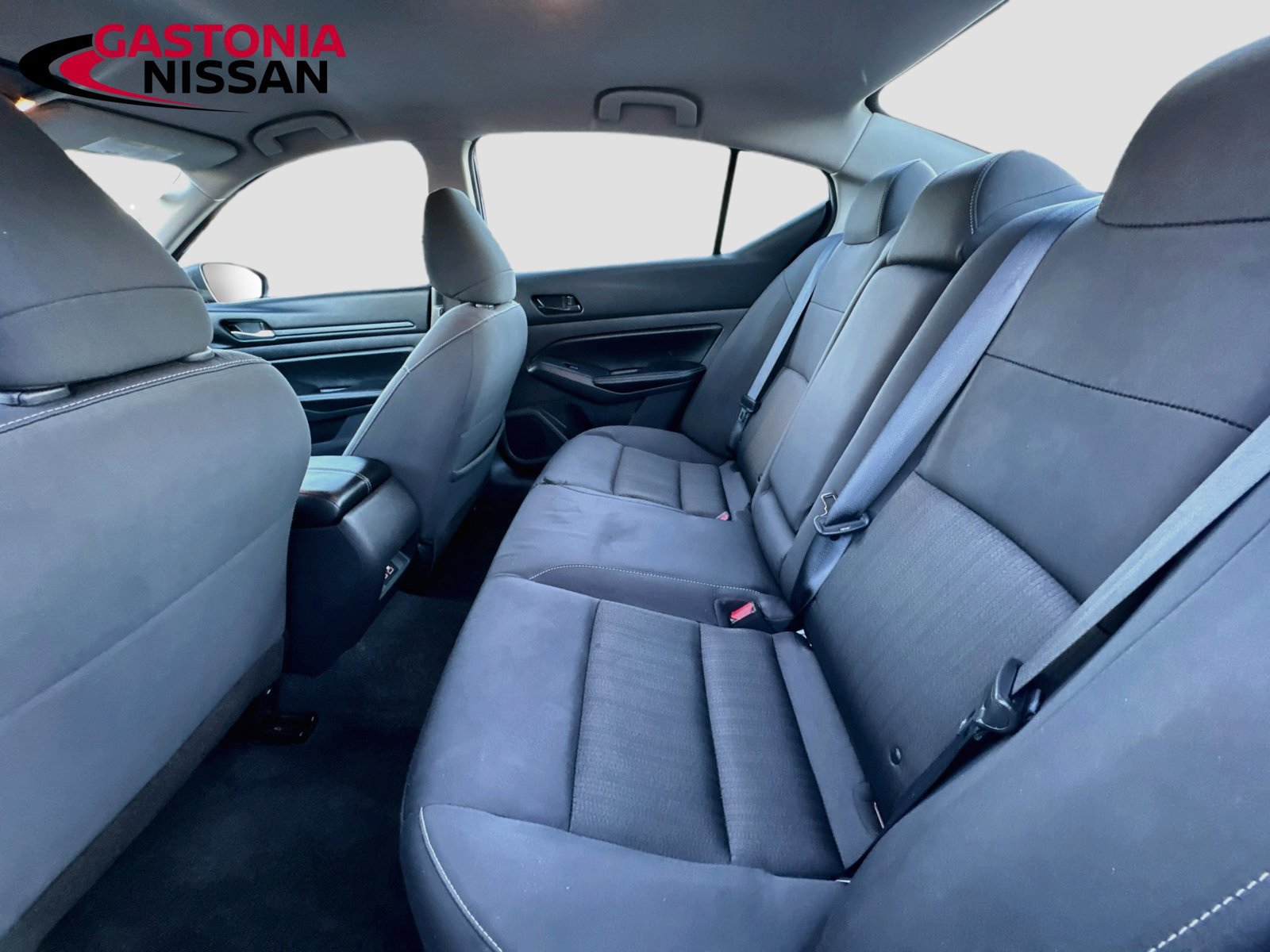 Used 2025 Nissan Altima 2.5 SV FWD image 31