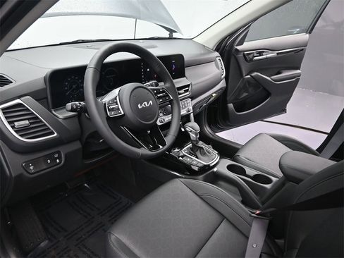 New 2026 Kia Seltos EX image 17