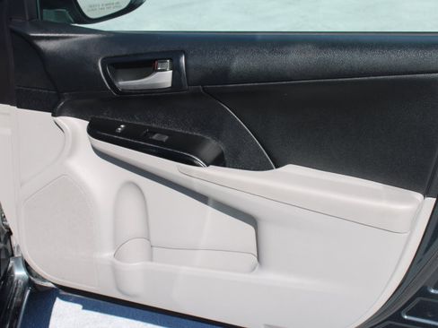 Used 2014 Toyota Camry LE FWD image 18