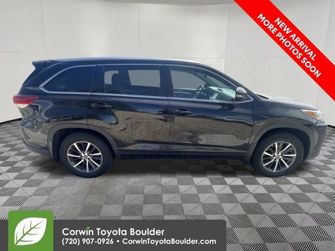 Used 2017 Toyota Highlander XLE AWD/4WD image 8
