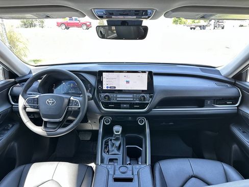 Used 2026 Toyota Grand Highlander AWD Hybrid image 33