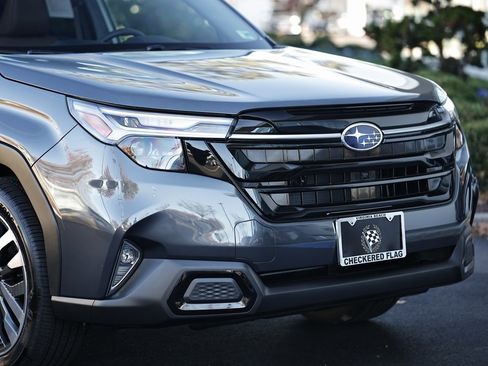 Used 2025 Subaru Forester Touring image 2