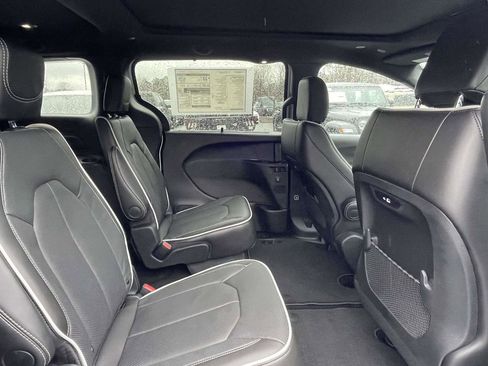 New 2026 Chrysler Pacifica Limited w/ S Appearance Package image 19