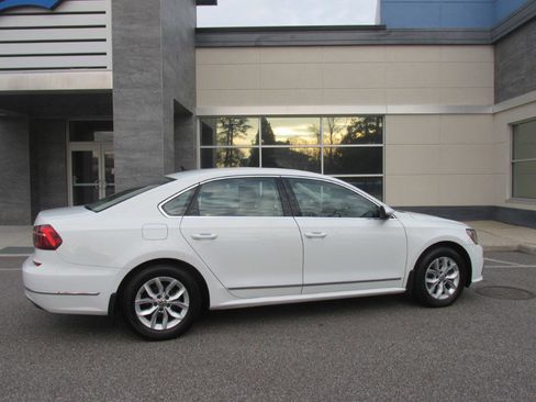 Used 2017 Volkswagen Passat 1.8T S image 33