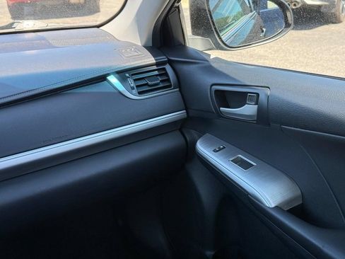 Used 2012 Toyota Camry SE w/ Leather Pkg FWD image 12
