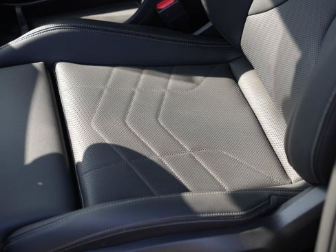 Used 2025 BMW X2 xDrive28i image 10