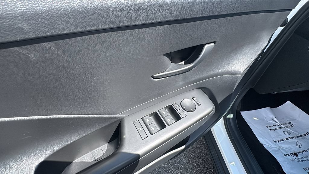 Used 2024 Hyundai Kona SEL AWD/4WD image 11