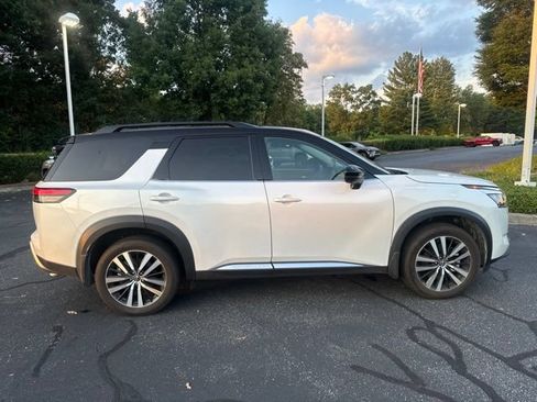 Used 2025 Nissan Pathfinder Platinum AWD/4WD image 8