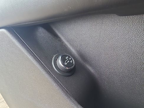 Used 2018 Cadillac XT5 Platinum w/ Driver Assist Package image 15