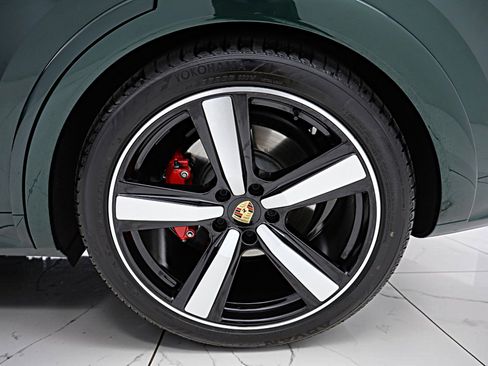 Used 2025 Porsche Cayenne GTS AWD/4WD image 46
