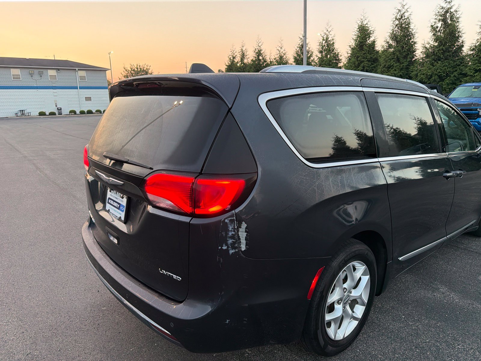 Used 2020 Chrysler Pacifica Limited FWD image 6