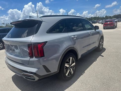 Certified 2023 Kia Sorento EX w/ Panoramic Sunroof Package FWD image 2