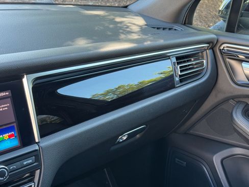 Used 2020 Porsche Macan image 34