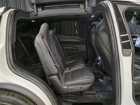 Used 2022 Tesla Model X image 32