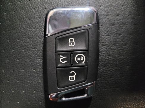 Used 2021 Volkswagen Atlas SEL AWD/4WD image 32