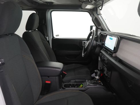 Used 2025 Jeep Gladiator Sport image 11