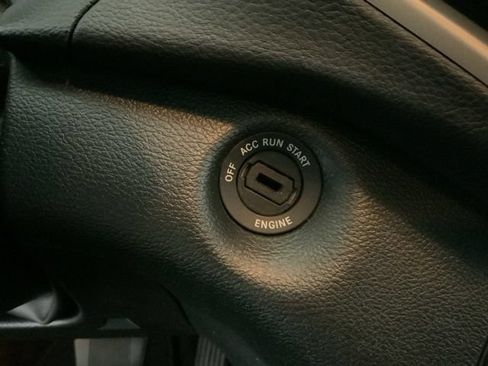 Used 2017 Jeep Cherokee Latitude FWD image 23