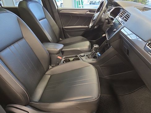 Used 2022 Volkswagen Tiguan SE R-Line image 20