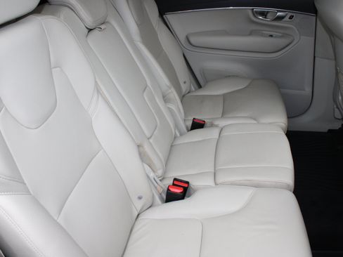 Used 2020 Volvo XC90 T5 Momentum AWD/4WD image 17